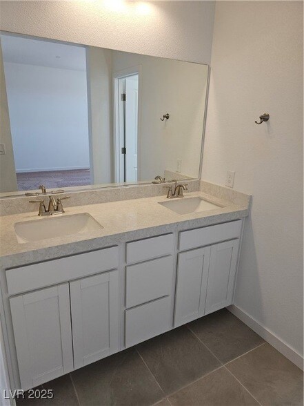 Building Photo - 187 Vanhoy Ave