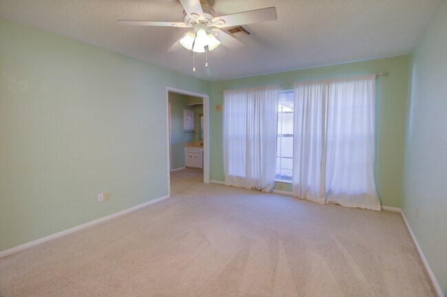 Building Photo - Windmill Hill Patio Home