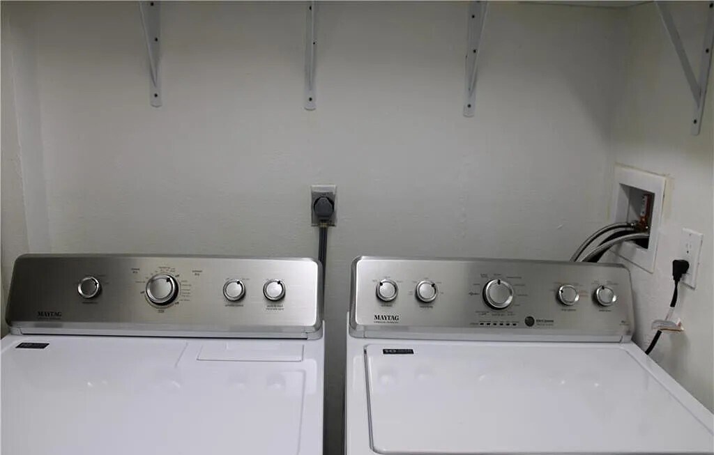 Building Photo - 203 SE 15th Pl