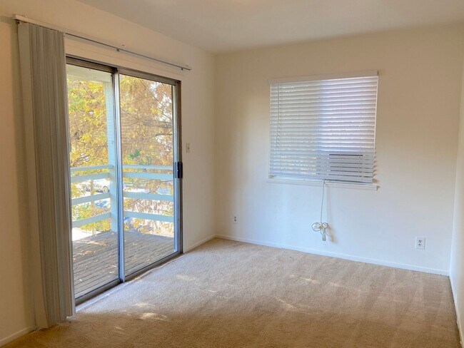 Building Photo - 843 Glen Martin Dr