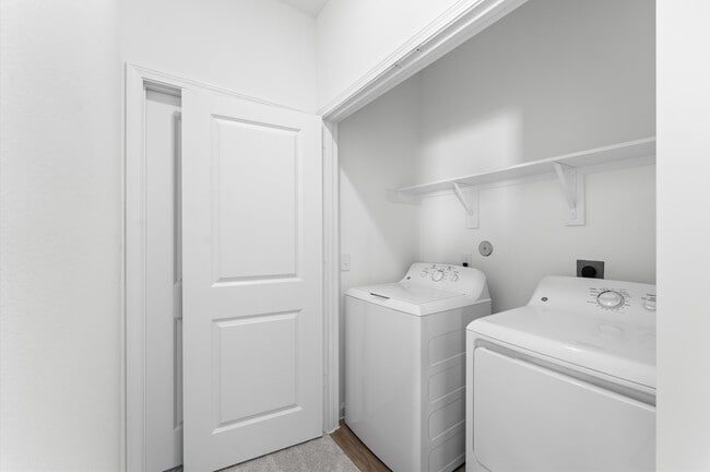 Building Photo - 8742 Vacek Xing Wy