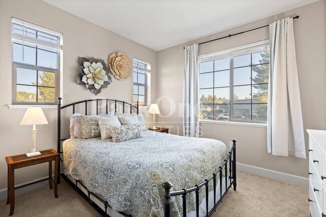 Building Photo - Modern 4-Bedroom Home with Garage in Martinez