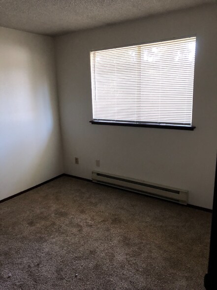 Building Photo - 950 SW Harrier Cir