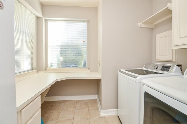 Building Photo - 1407 Kennoway Park Dr