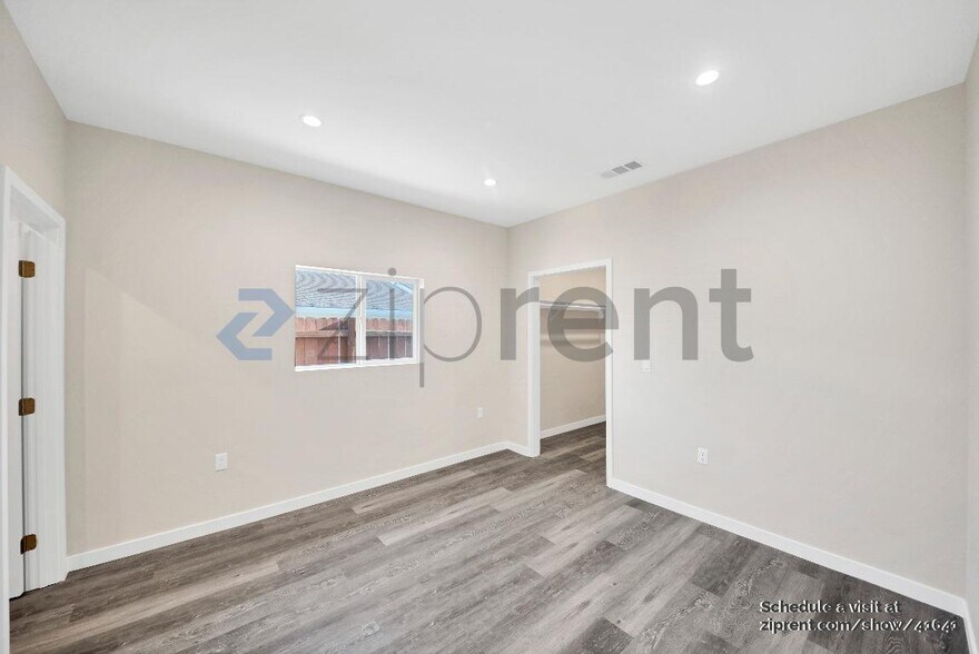 Building Photo - 22657 Strathern St