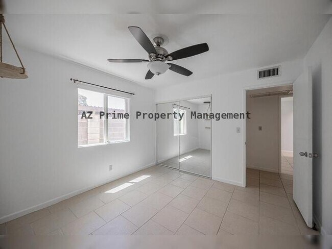 Building Photo - 625 S Allred Dr