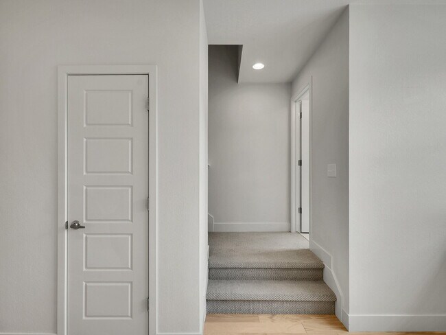 Building Photo - $2,850 - 2 Bed, 2.5 Bath Townhome in Broom...