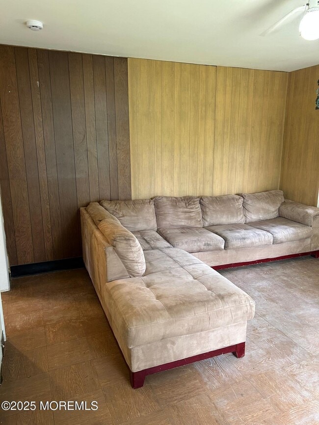 Building Photo - 564 Monmouth Pl