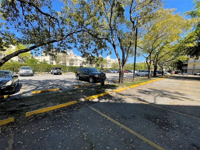 Building Photo - 8290 Lake Dr