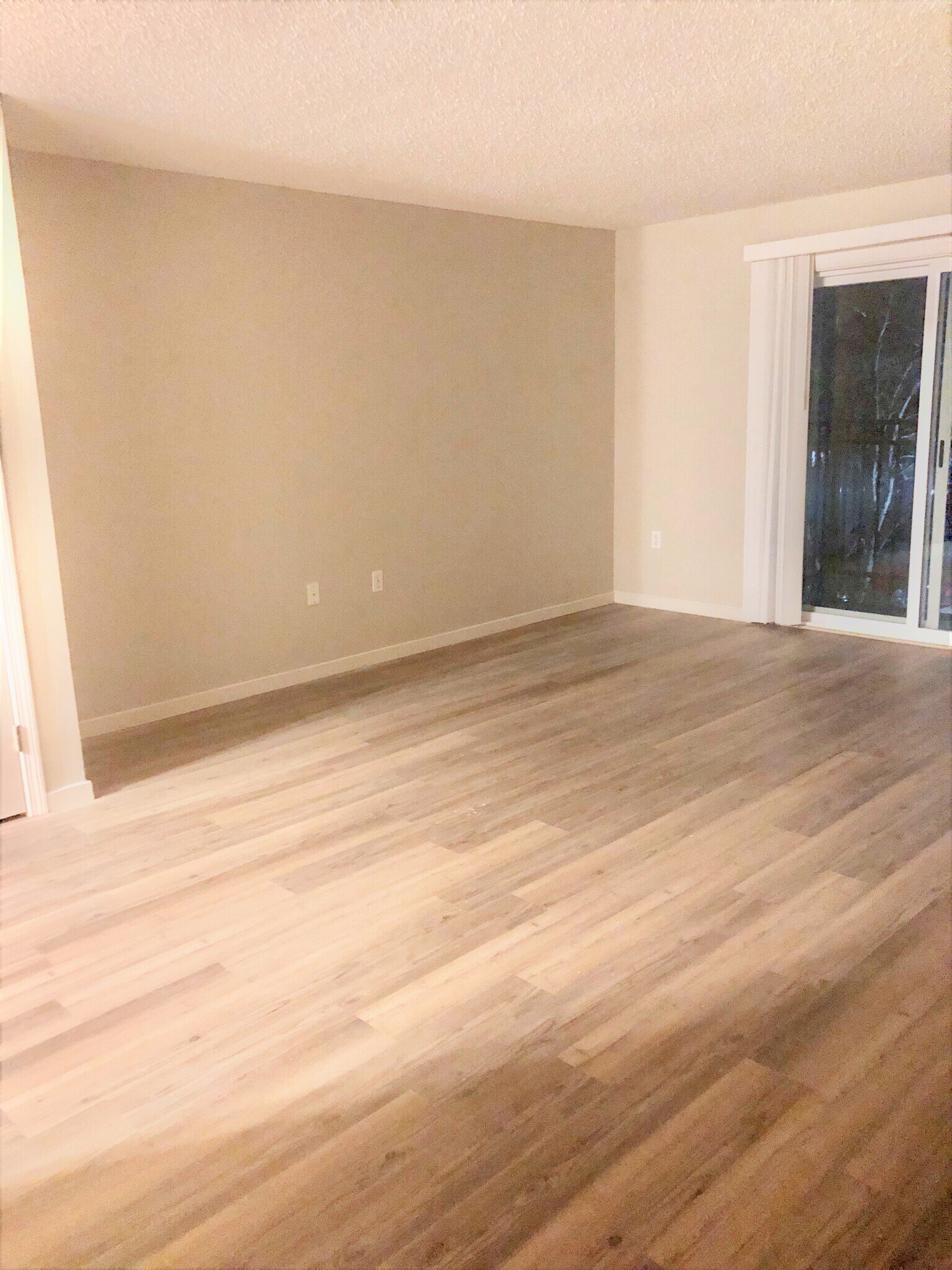 Building Photo - 3 Oak Hill Ln