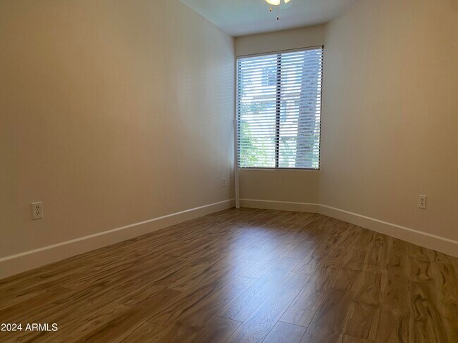 Building Photo - 1701 E Colter St