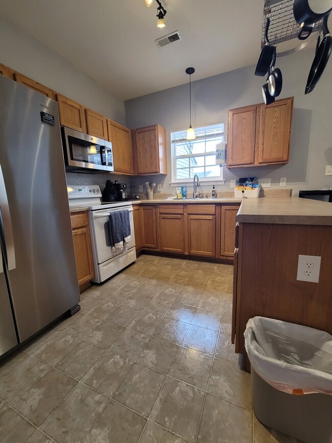 Building Photo - 4919 Sunburst Ln