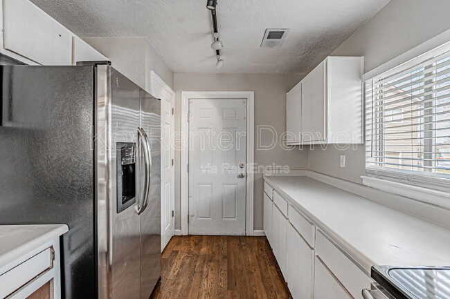 Building Photo - 1099 S Walden Way