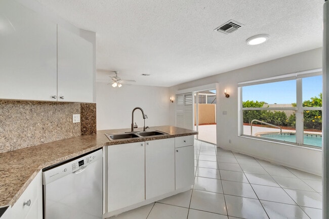 Building Photo - 8895 Sonoma Lake Blvd