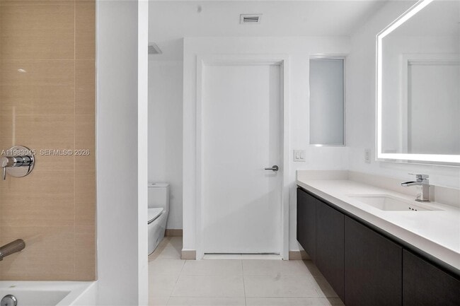 Building Photo - 851 NE 1st Ave