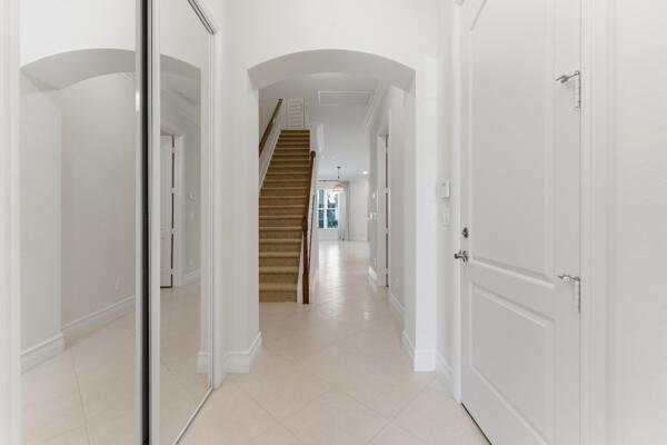 Building Photo - 6109 NW Kendra Ln