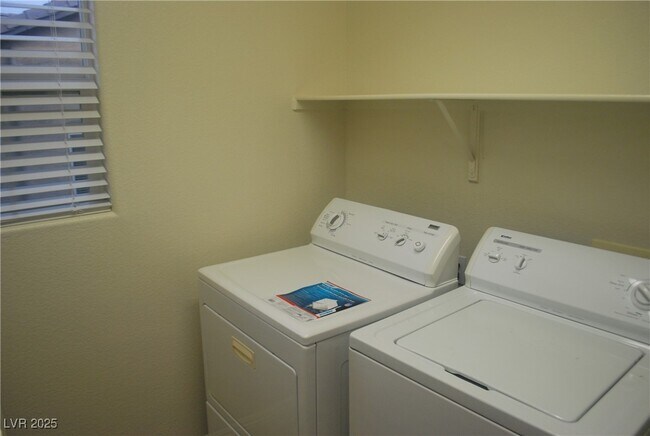 Building Photo - 10031 Cranbrook Falls Ct