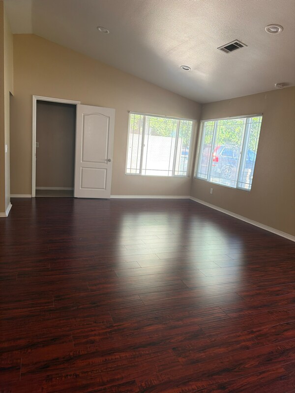 Building Photo - 737 S Walnut Ave