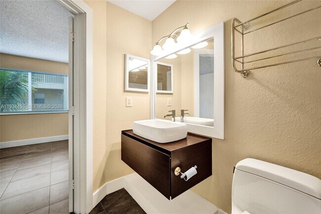 Building Photo - 457 Vista Isles Dr