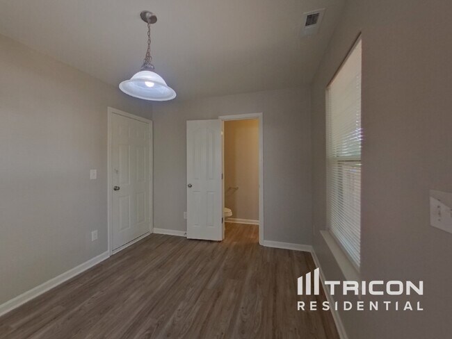 Building Photo - 345 Hunslet Cir