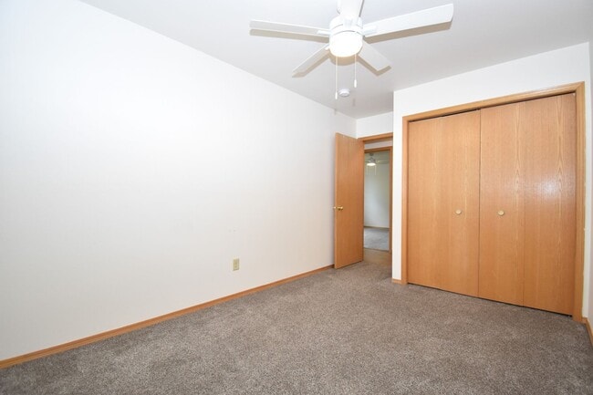 Building Photo - 3BD, 1BA Top Floor Unit