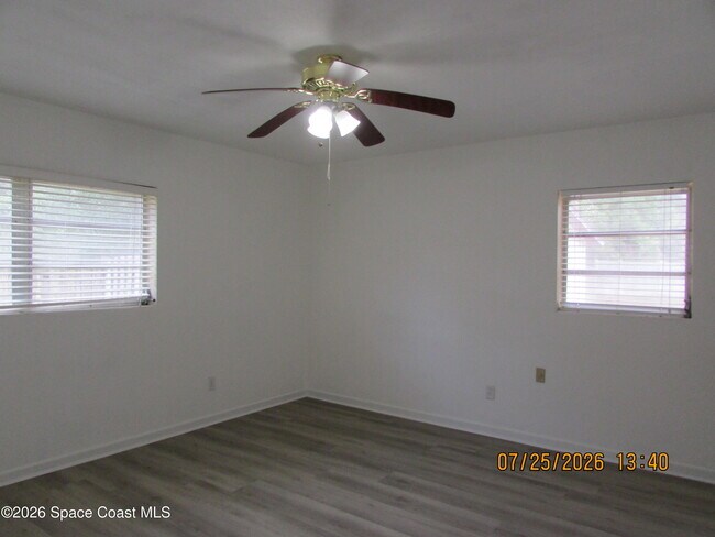 Building Photo - 211 W Laila Dr