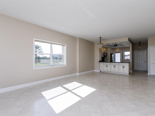 Building Photo - 750 N Ocean Blvd