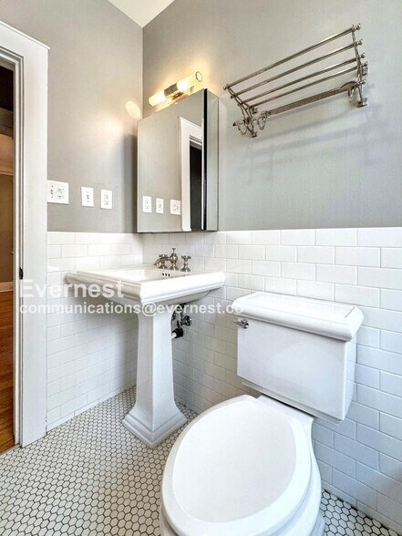 Building Photo - 983 S Gilpin St