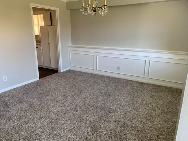 dining room - 5515 Longleaf Ln