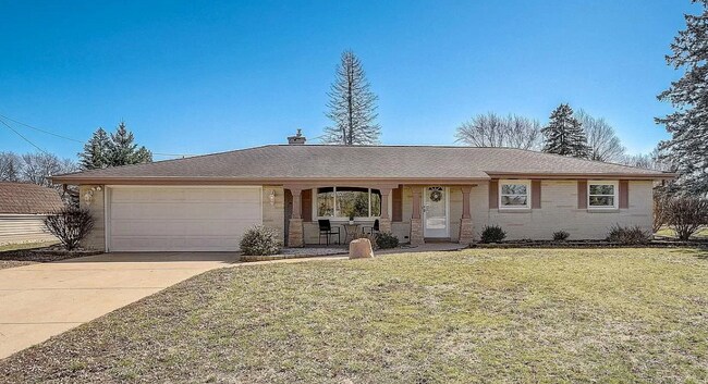 Primary Photo - S90W22665 Loretto Ln