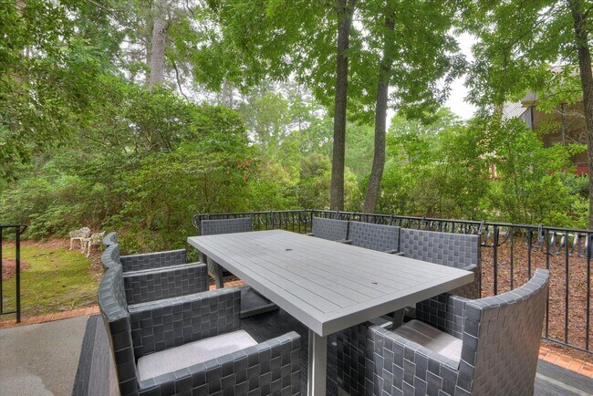 Building Photo - 126 Dewberry Ln