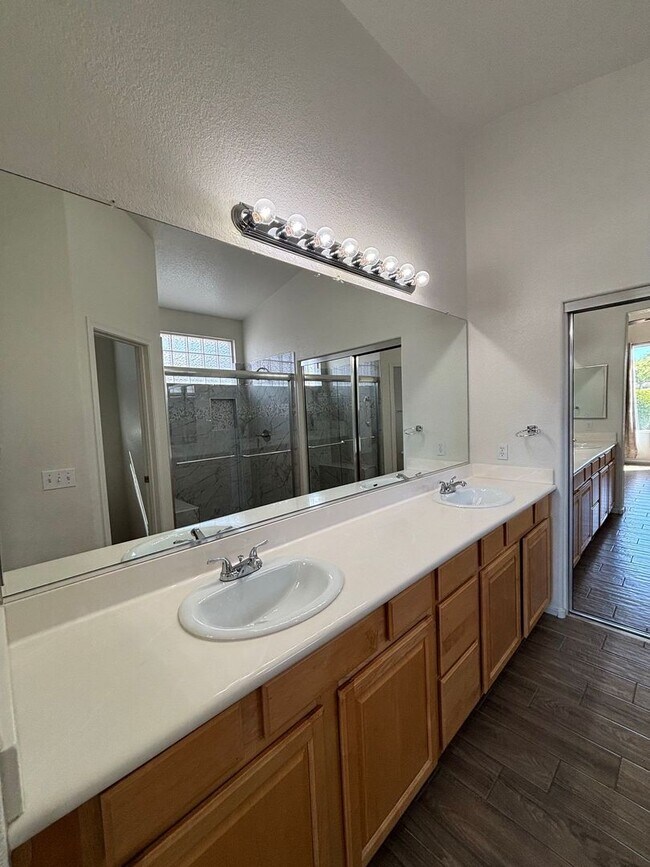 Building Photo - Seven Hills Single-Story 3 Bed 2 Bath Scenic Greenbelt Views