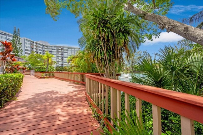 Building Photo - 1300 NE Miami Gardens Dr