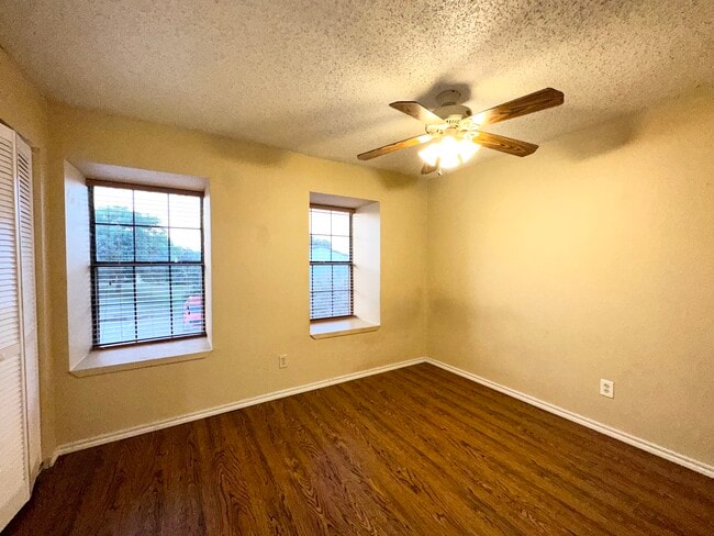 Building Photo - 734 W Collins St