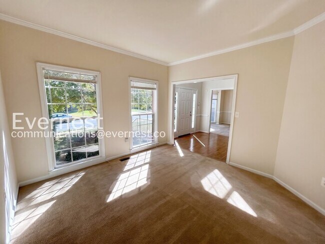 Building Photo - 7 St Stephens Ct