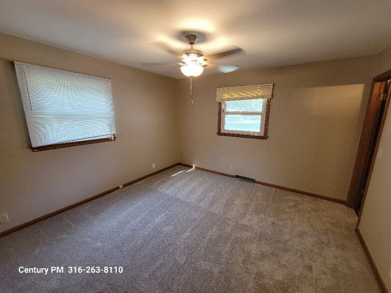 Building Photo - 9700 W 9th St N