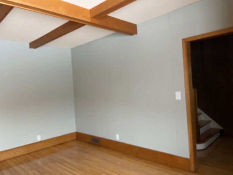 Building Photo - 5185 Samuelson Rd