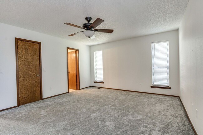 Building Photo - WALK JUST 2 BLOCKS TO EDMOND MEMORIAL – AV...