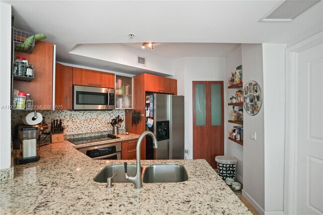 Building Photo - 480 NE 30th St