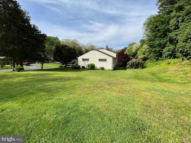 Building Photo - 1213 Farmington Ln