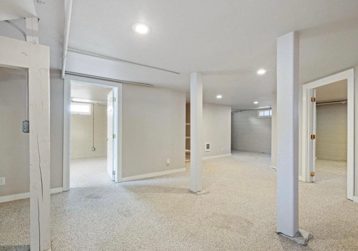 Building Photo - 521 E Cherry St