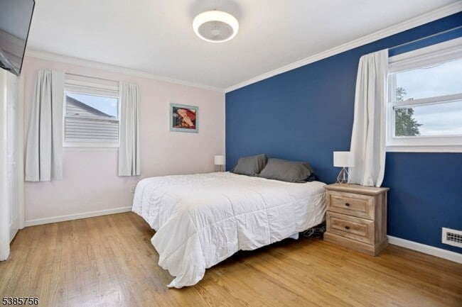 Building Photo - 82 Eaton Pl