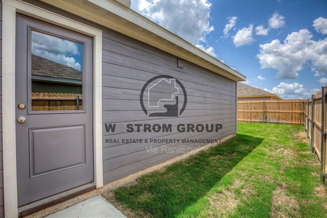 Building Photo - 11831 Arkoma Dr