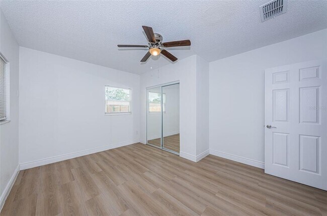 Building Photo - 427 92nd Ave N