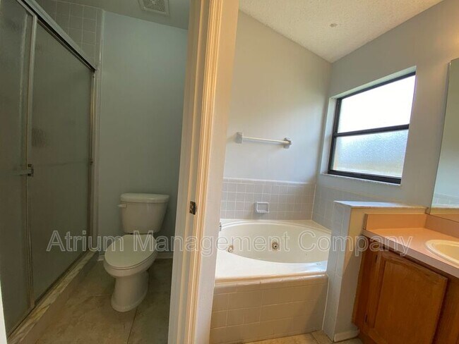 Building Photo - 277 Lakebreeze Cir