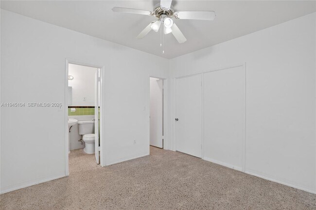 Building Photo - 140 SW 30th Ct