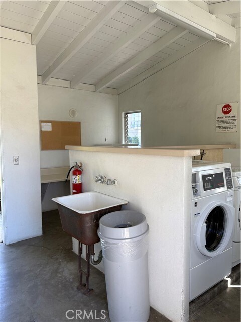 Building Photo - 2280 Via Mariposa W