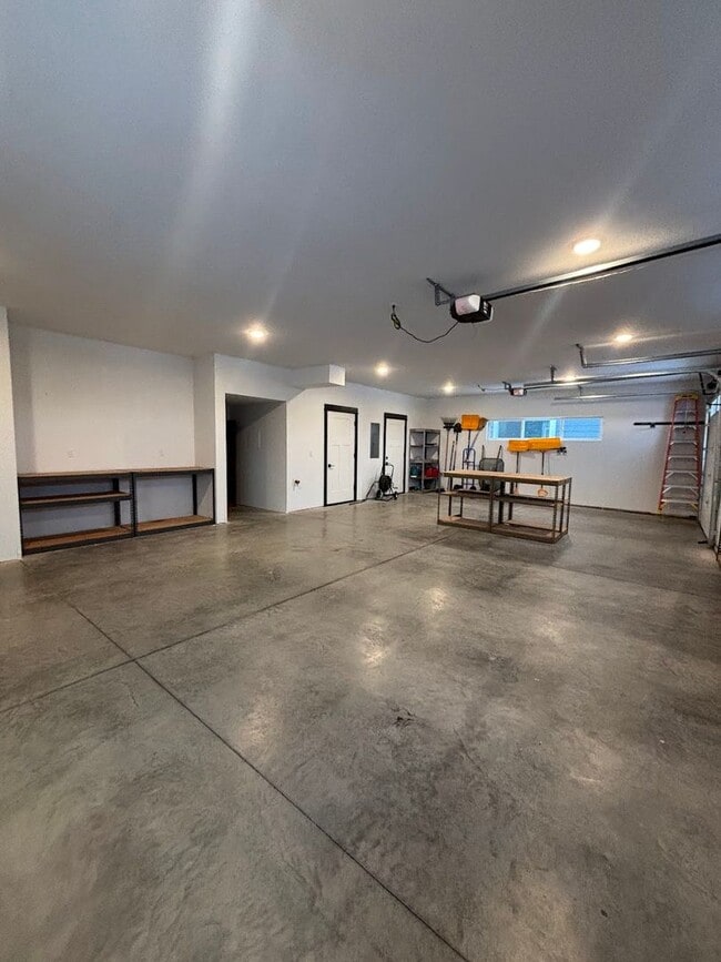 Building Photo - Stunning 4-bedroom, 3-bathroom home in The Ranch Club