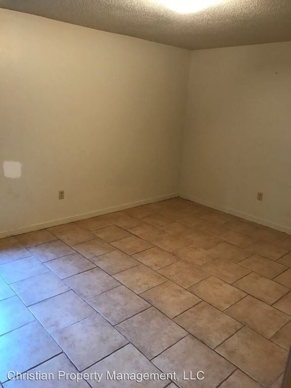 Building Photo - 2 br, 1.5 bath House - 760 Clearmont Drive