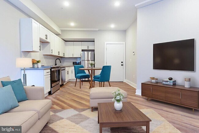 Building Photo - 3965 Lancaster Ave